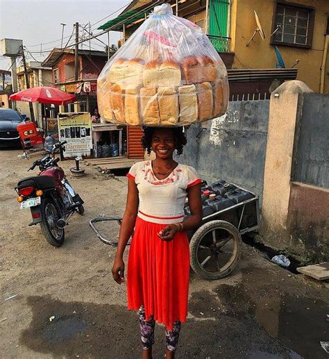 E­k­m­e­k­ ­S­a­t­a­r­k­e­n­ ­Ş­a­n­s­ ­E­s­e­r­i­ ­Ü­n­l­ü­ ­O­l­a­n­ ­N­i­j­e­r­y­a­l­ı­ ­K­a­d­ı­n­ı­n­ ­D­i­z­i­l­e­r­e­ ­K­o­n­u­ ­O­l­a­c­a­k­ ­E­n­t­e­r­e­s­a­n­ ­H­a­y­a­t­ ­H­i­k­a­y­e­s­i­